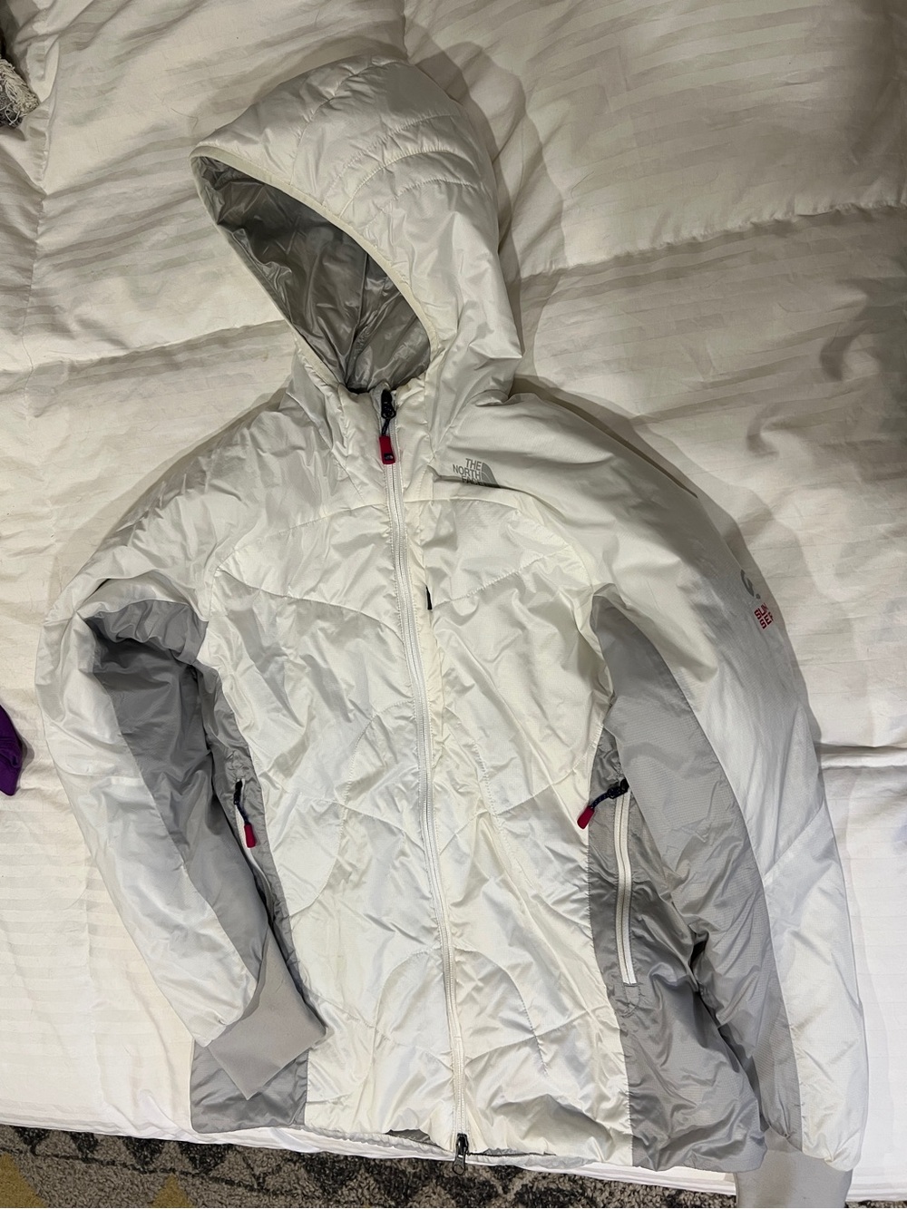 The North Face White & Gray Insulated Hooded Puffer Jacket